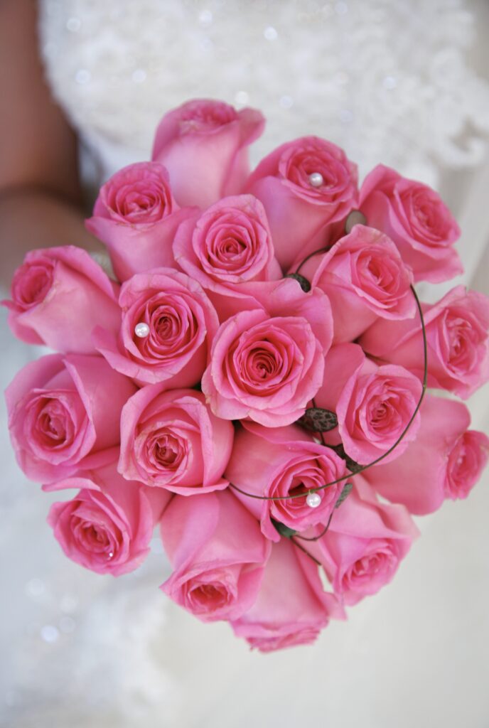 Brudbukett av rosa rosor